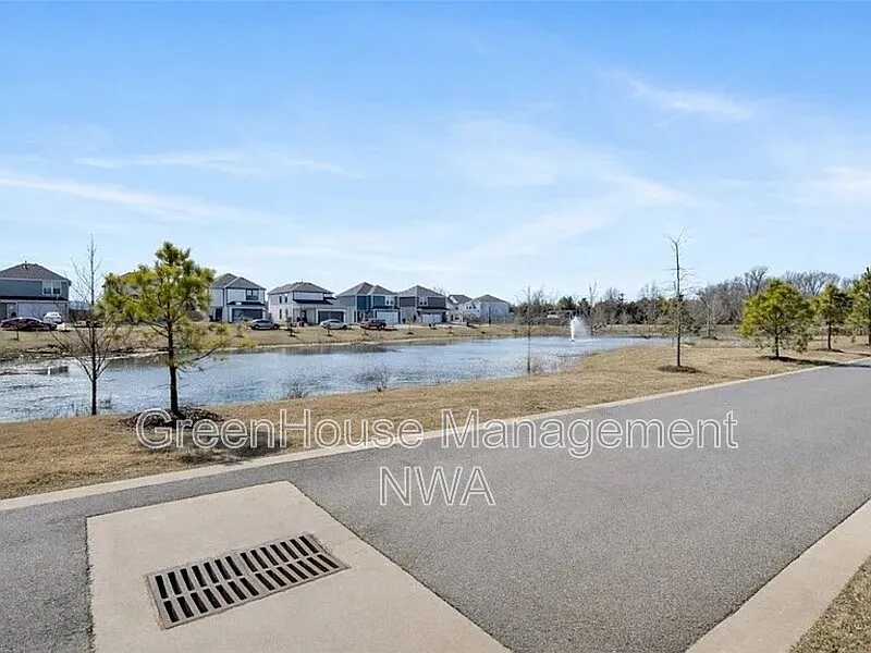 3 bed, 2.5 bath, 1797 sqft, $1,895 — Photo 3