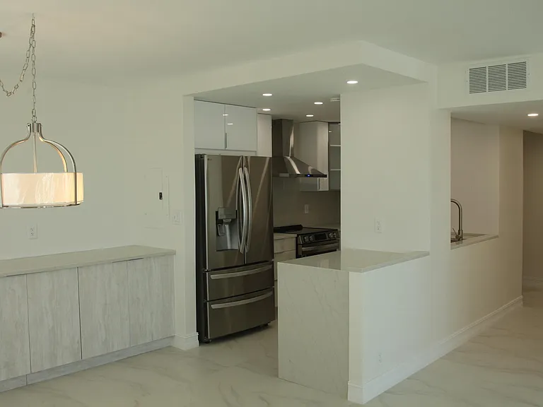 340 Sunset Dr #610 — Photo 2