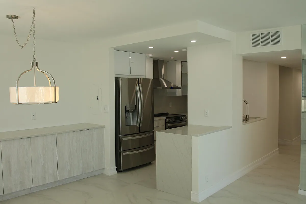 Building Photo - 340 Sunset Dr #610