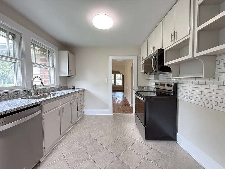 103 Tabor St — Photo 3
