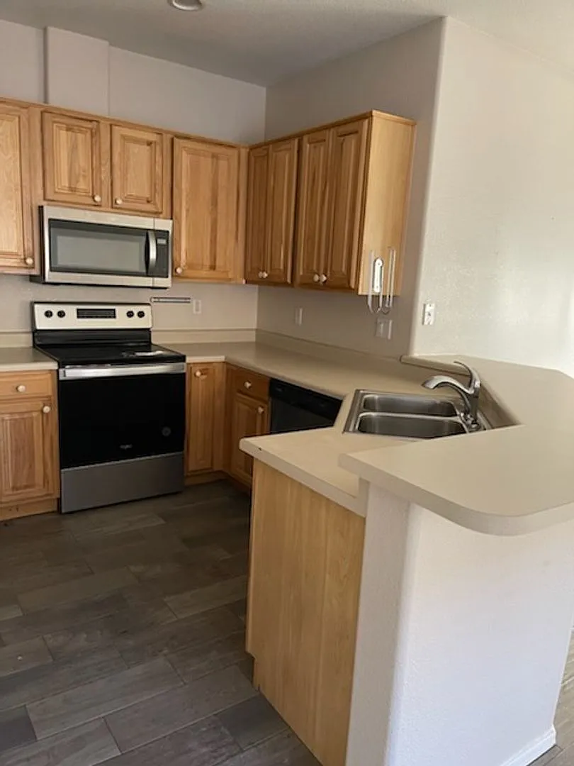 4 bedroom 2 bath in Goodyear — Photo 3