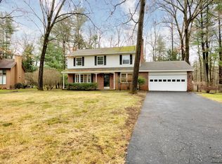 18 Round Table Rd, Saratoga Springs, NY 12866