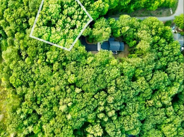 W Jefferson Ave, Suttons Bay, MI 49682