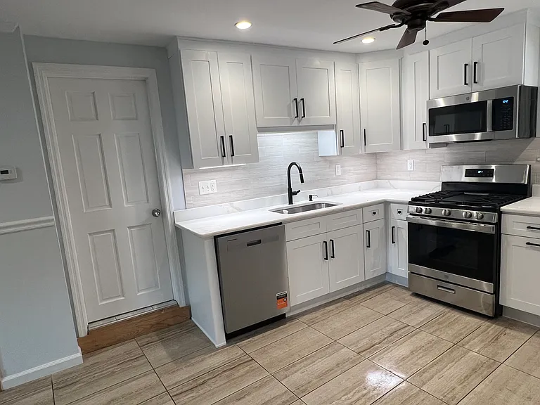 38 Hillsdale Rd — Photo 2