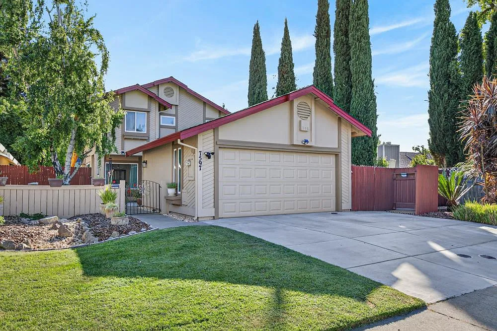 7597 Deltawind Dr photo 1