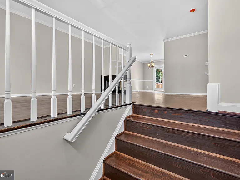 341 S Pickett St — Photo 4
