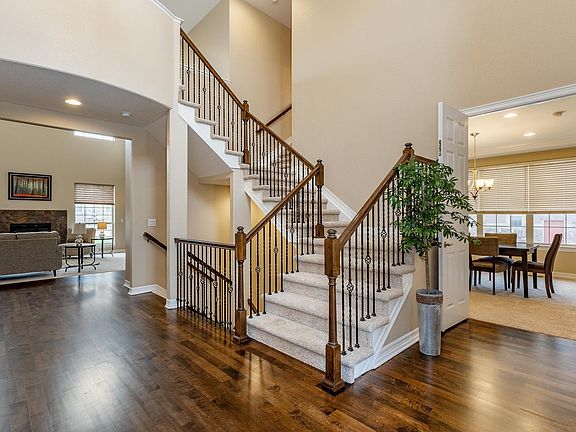 4th image of 1655 Tiverton Ave