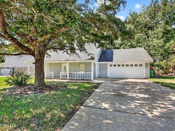 1613 Westgate Pkwy, Gautier, MS 39553