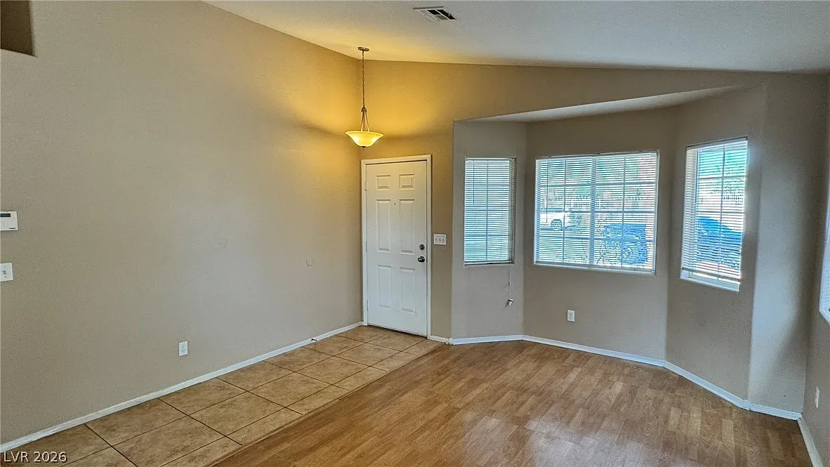 3 bed, 2.0 bath, 1150 sqft, $1,798 — Photo 2
