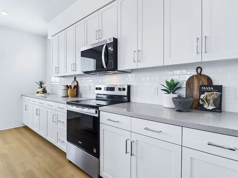Axis at Millenia Townhomes — Photo 7