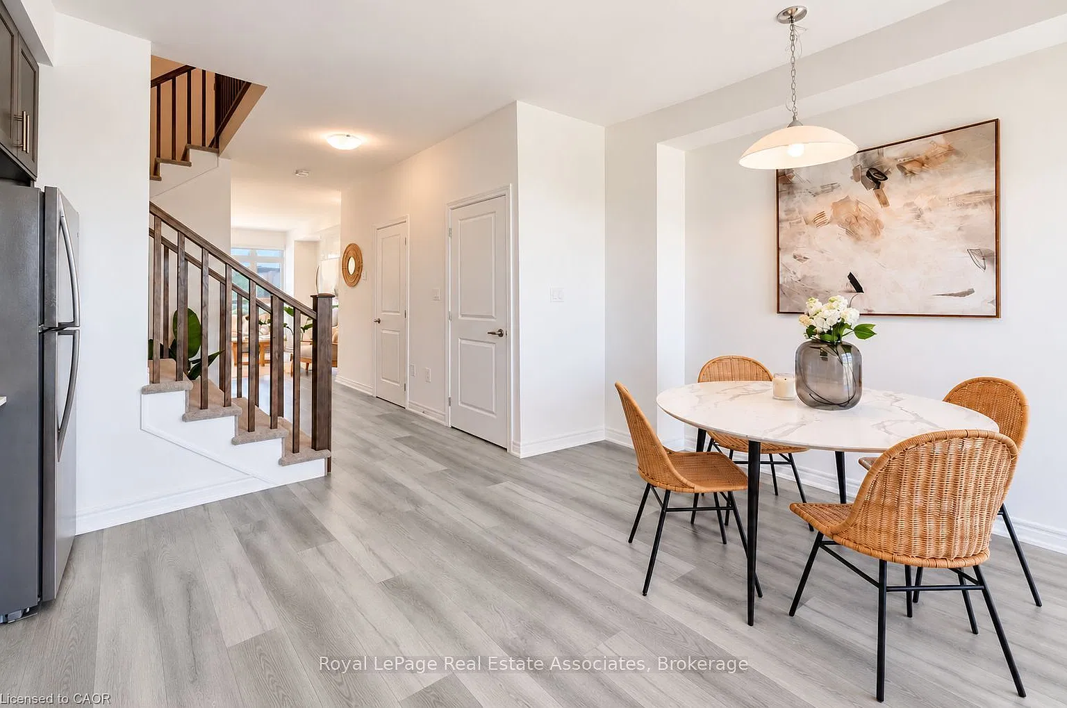 120 Court Dr — Photo 2
