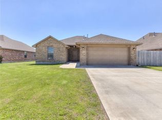 1012 SW 13th St, Moore, OK 73160