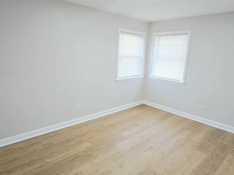 11013 S Lloyd Dr #6 — Photo 9