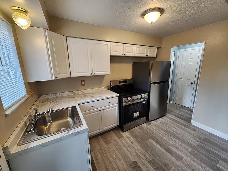 2472 Warren Pkwy — Photo 18