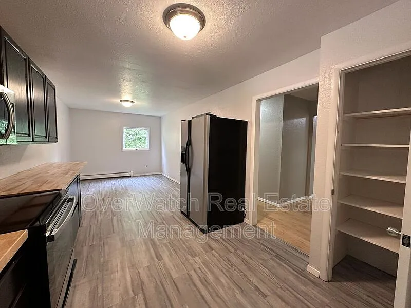3 bed, 1.0 bath, $2,500 — Photo 4