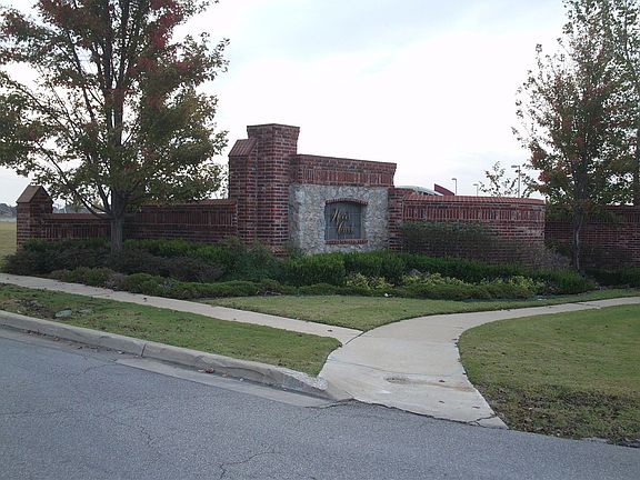 Entrance off Garnett