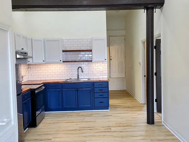 828 Campbell St — Photo 11