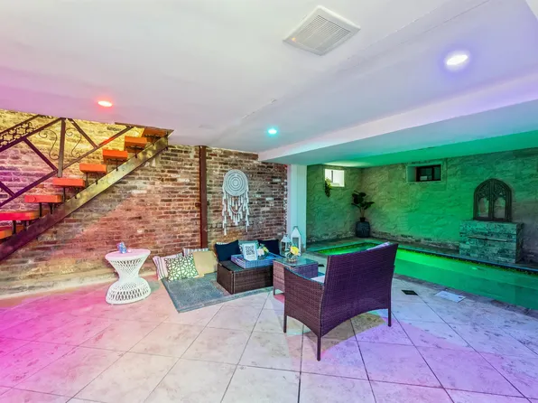 4 Highview Road image 3 of 11