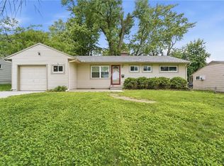 208 SW McClendon Dr, Lees Summit, MO 64081