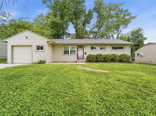 208 SW McClendon Dr, Lees Summit, MO 64081