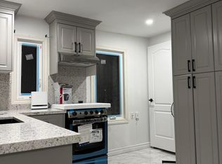 10 Louvain St #2, Toronto, ON M6N 4W8