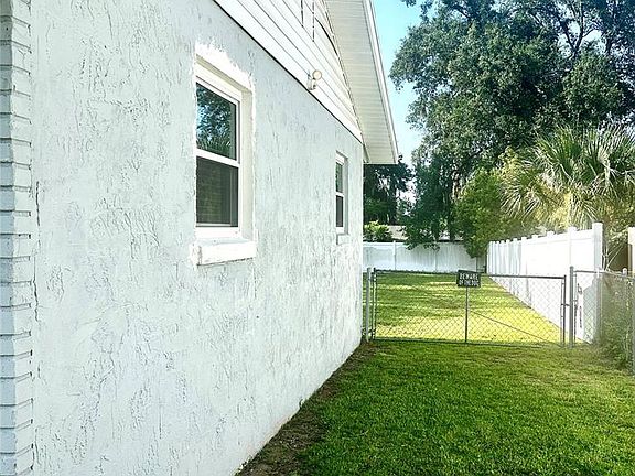 4th image of 3020 SE 11th St