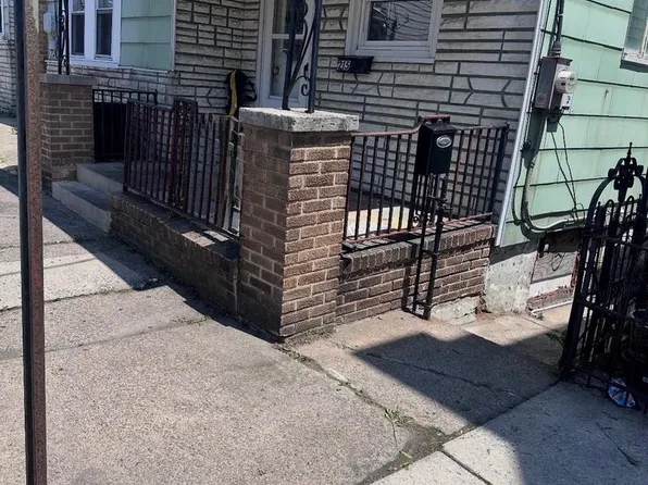 215 N Jardin St, Shenandoah, PA 17976
