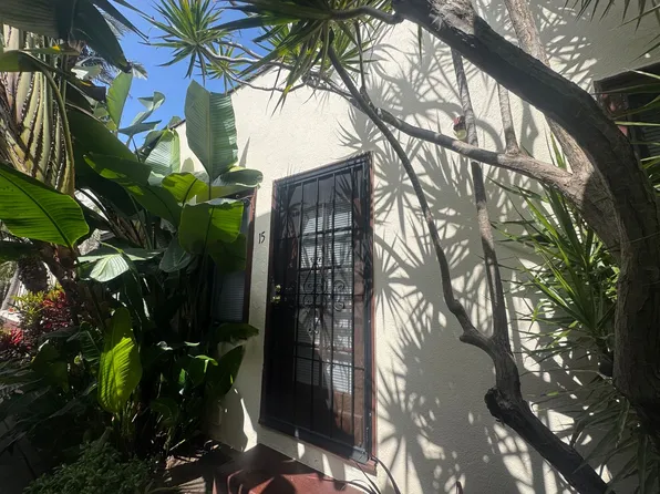 LA T 1538, 1538 E 3rd St APT 15, Long Beach, CA 90802