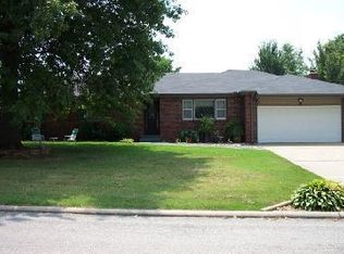 2304 W Village Ln, Springfield, MO 65807