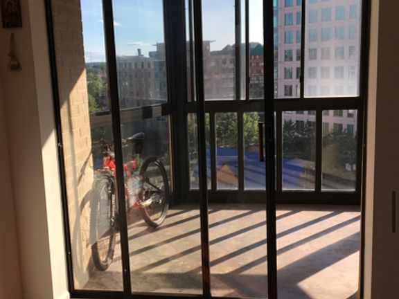 4th image of 900 Stafford St #906