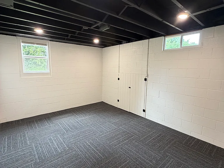 8901 M 72 E — Photo 17