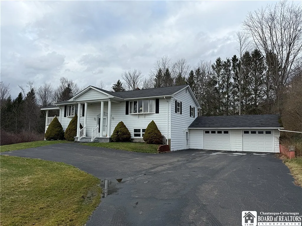2279 Valley View Dr photo 1