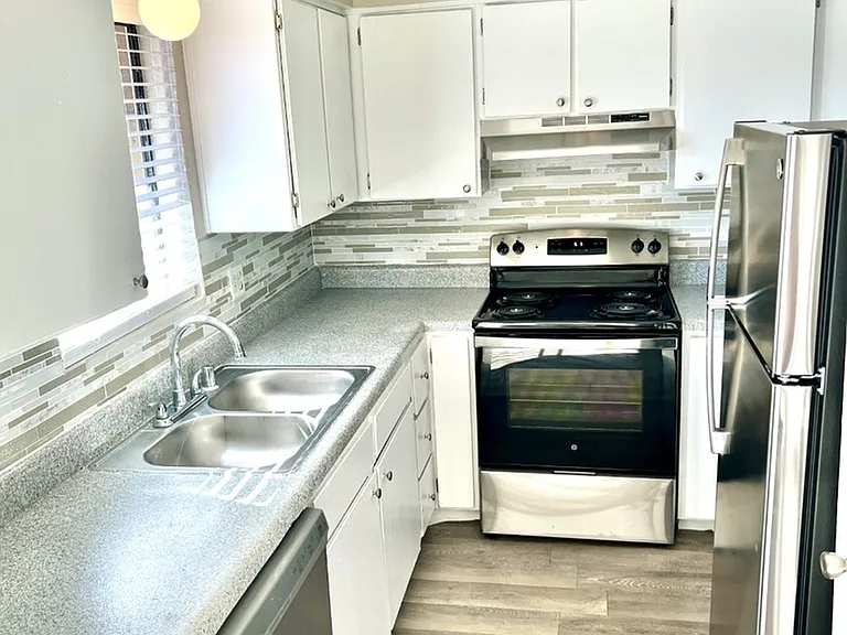 La Estancia Apartments — Photo 50