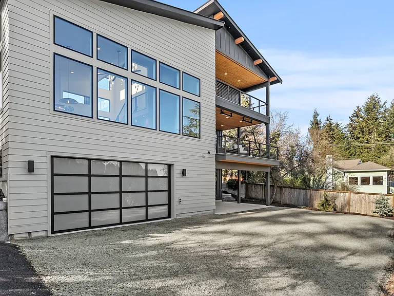 6305 Soundview Dr — Photo 7