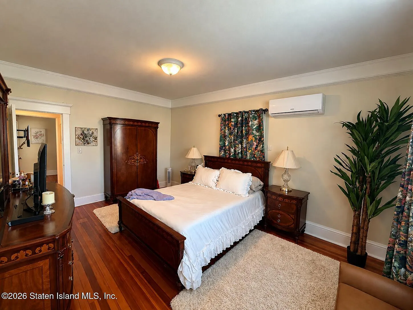 2 bed, 1.0 bath, 1770 sqft, $2,600 — Photo 2