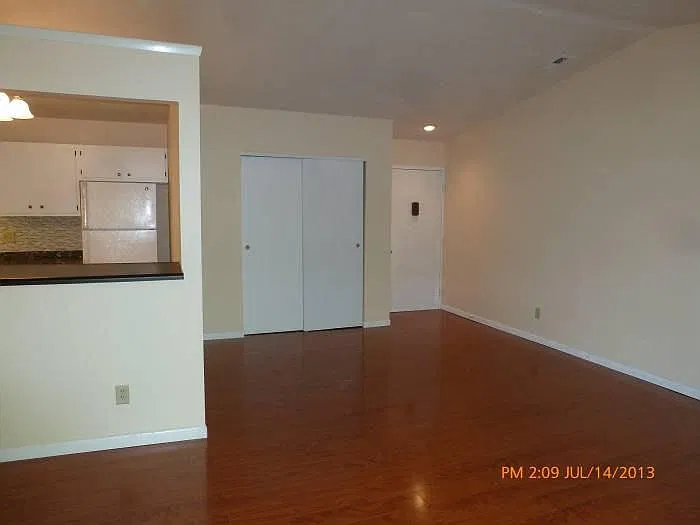2 bed, 1.5 bath, 990 sqft, $1,600 — Photo 3