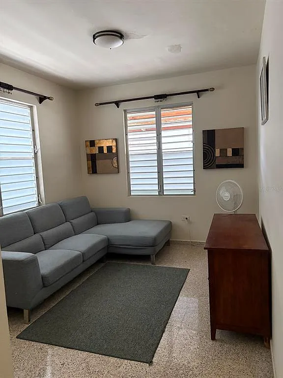 4 bed, 2.0 bath, 873 sqft, $900 — Photo 3