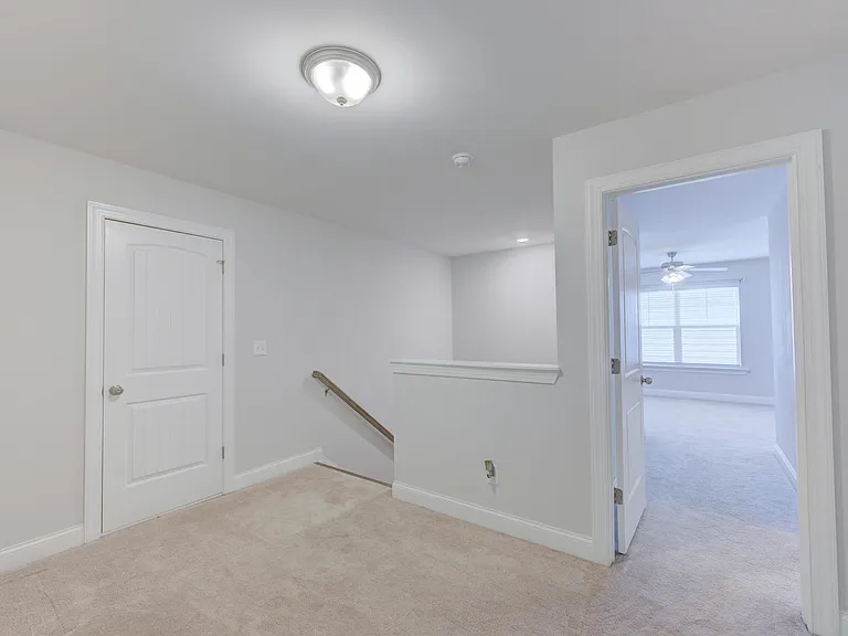 300 Sunnycrest Ln — Photo 28