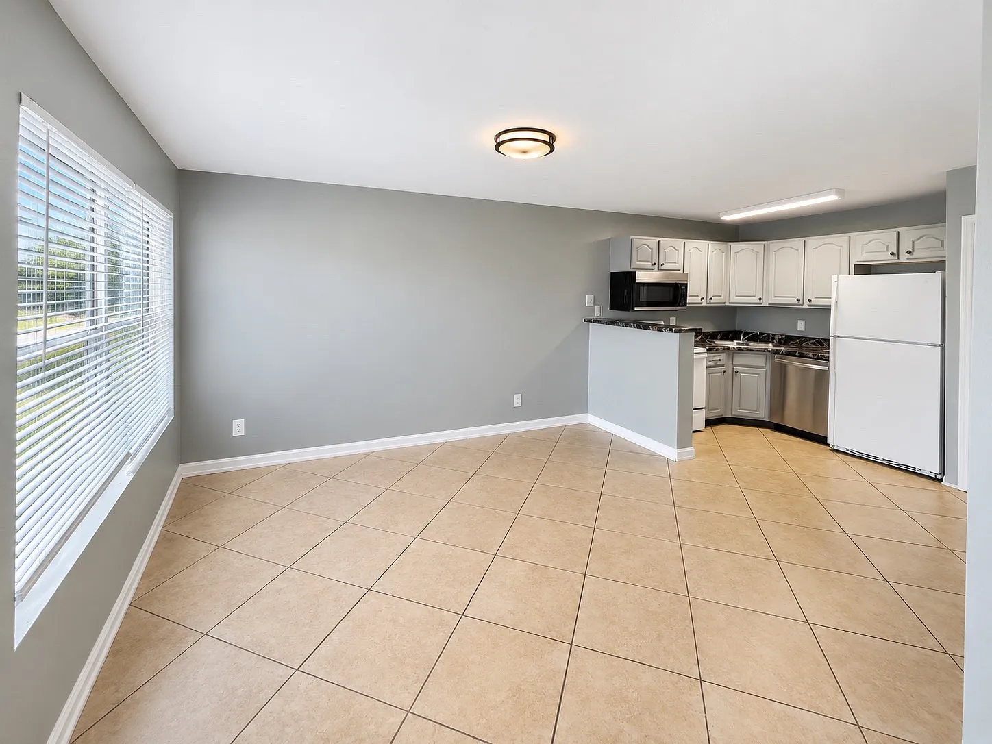 4724 Walden Cir — Photo 3