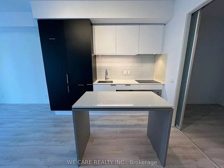 33 Helendale Ave #1407 — Photo 6