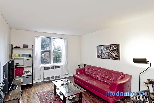 Sold by Moda Realty | media 10