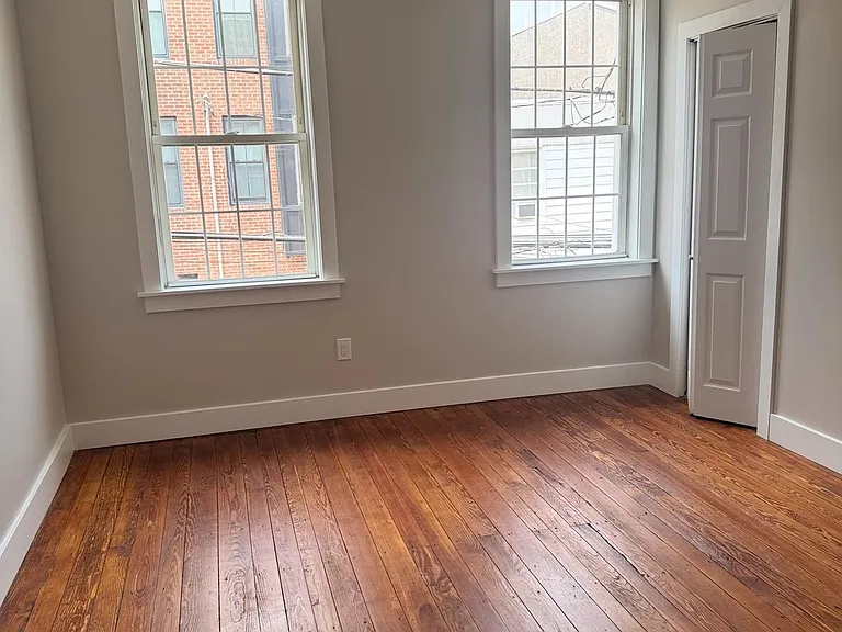 2339 E Fletcher St — Photo 15