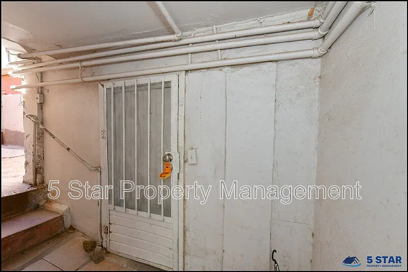 Studio, 1.0 bath, 300 sqft, $475 — Photo 2