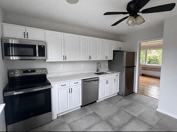 4th image of 24 Troy Dr APT D