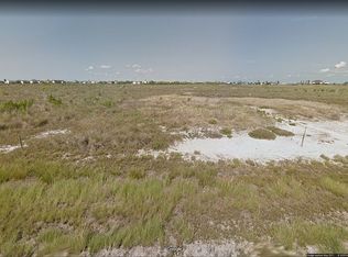 670 Northwest Dr, Rockport, TX 78382