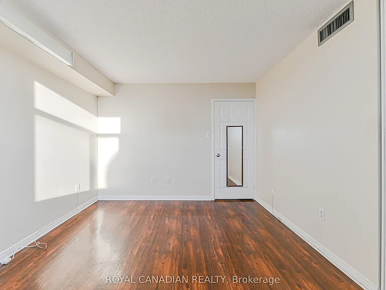88 Alton Towers Cir #703 — Photo 22
