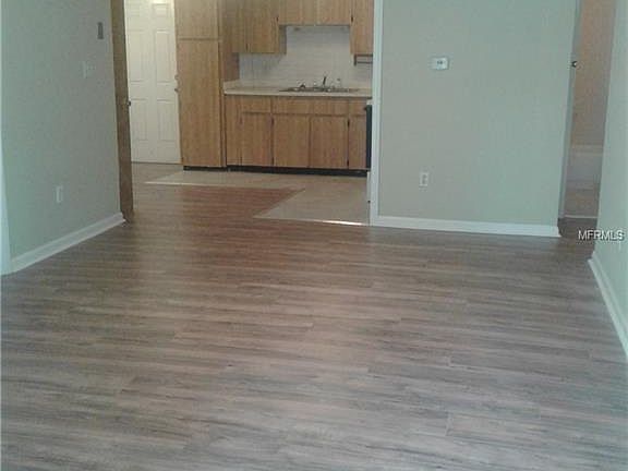 5th image of 11 Lincoln Blvd