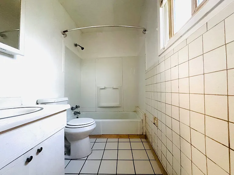 14012 Glendale Ave — Photo 3