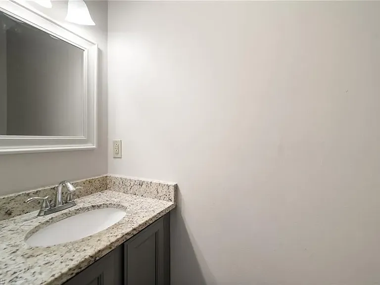 1903 E Malone Rd — Photo 13