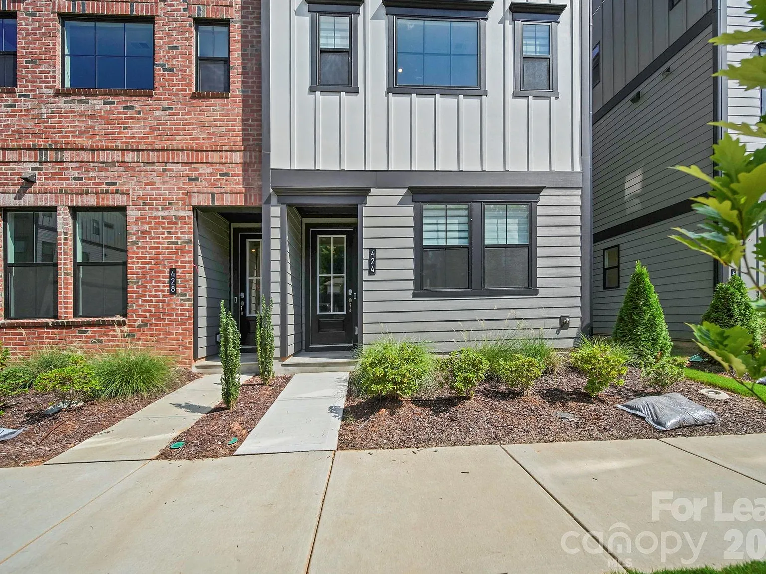4 bed, 3.5 bath, $3,550 — Photo 2